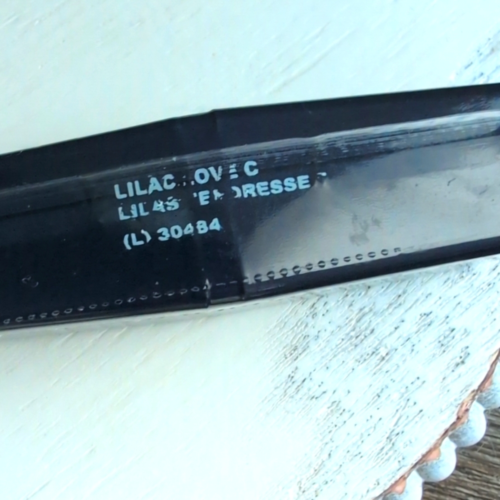 New Unopen Avon Ultra Color Rich Renewable Lipstick Lilac Love - Picture 3 of 6